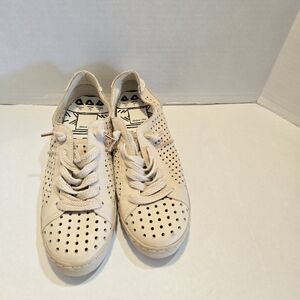 Women shoes‎